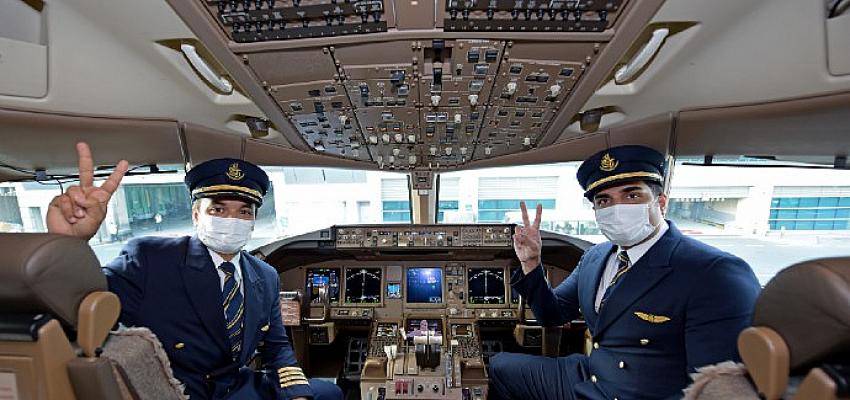 Her Zaman, Her Şeyden Önce Güvenlik: Emirates, Tüm Müşteri Temas Noktalarında Tamamen Aşılanmış Ön Saftaki Ekipleriyle Hizmet Verdiği İlk Uçuşunu Gerçekleştirdi