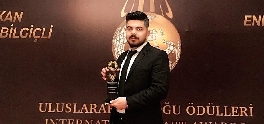 Aziz Karataş’a ‘En Başarılı Gazeteci Ödülü’