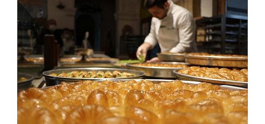 Gaziantep’ in ünlü tatlıcısı Onur İbili’ den “Ramazan tercihi susatmayan baklava !”