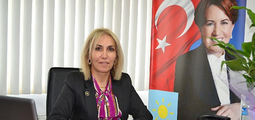 İYİ Parti Malatya Kadın Politikaları Başkanı Arzu İmik Kayış: “Bu zor günleri de el ele vererek birlikte geride bırakacağız”