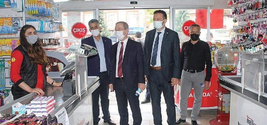 CHP Konya İl Başkanı Barış Bektaş, esnaf ve vatandaşların sorunlarını dinledi.