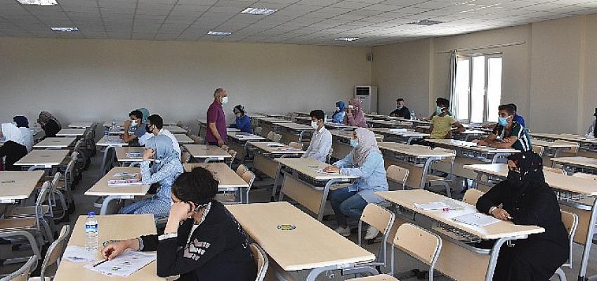 Harran Üniversitesi’nde Yabancı Öğrenci Sınavının İkincisi Yapıldı