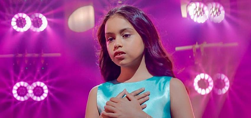 11 yaşındaki Azeri şarkıcı, Türkiye yangınları için gözyaşı döktü!