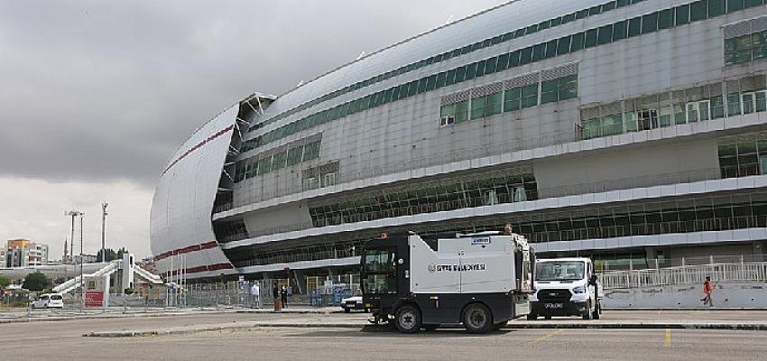 4 Eylül Stadyumu’nda temizlik çalışmaları tamamlandı