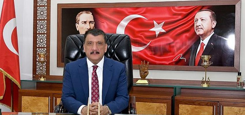 Malatya Büyükşehir Belediye Başkanı Selahattin Gürkan, Türk milletinin tarihinin zaferlerle dolu olduğunu söyledi.