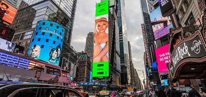 Ajda Pekkan New York Times Square’de!