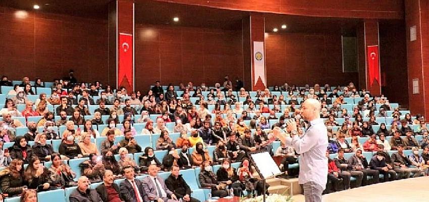 Harran Üniversitesi Öğrencileri Kahraman Tazeoğlu İle Söyleşide Buluştu