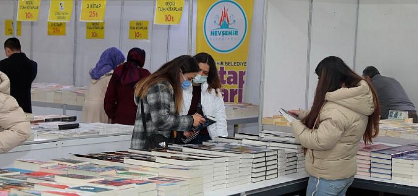 Nevşehir Belediyesi Kitap Fuarı Açıldı