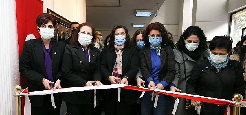 Başkan Çerçioğlu 8 Mart Dünya Emekçi Kadınlar Günü Karikatür Sergisinin Açılışını Yaptı