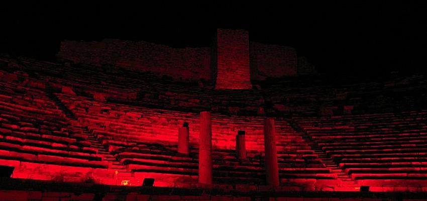 Milet Antik Kenti Kırmızıya Boyandı