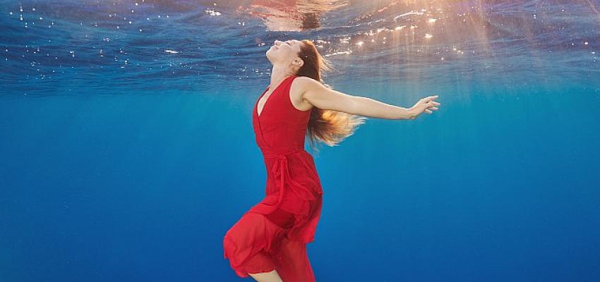 Novartis’ten Dünya Astım Günü’nde milli dalış rekortmeni Şahika Ercümen’le farkındalık filmi