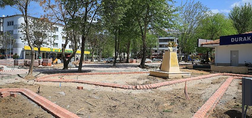 Büyükşehir Belediyesi 2000 Derneği Parkını Yeniliyor