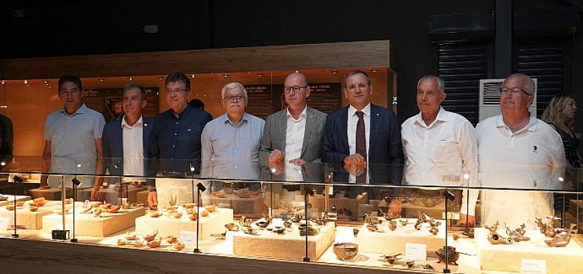 Ayvalık Anadolu Uygarlıkları Müzesi Kırlangıç Yaşam Merkezi’ndeki binada sanatseverlerle buluştu