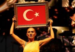 30 Ağustos Zafer Bayramı 100. Yıl konserinde 100 bin üzerinde Kocaelili, Yıldız Tilbe ile Sekapark’ta tarihi bir gece yaşadı