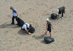 Balık Yakalama Yarışması öncesi Uzunkum Parkında kıyı temizliği