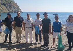 Türkiye’nin en önemli turizm merkezlerinden olan Kemer’de kıyı temizliği yapıldı