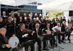 Aktif Yaşlı Merkezi TSM Korosu  emekliler için konser verdi