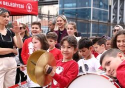 Geleceğin Müzisyenleri İçin Kalaba İlkokuluna Enstrüman Desteği