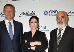 QNB Finansbank ve Artkolik'in &apos;Kırılma Noktası: Hikâyenin Sonunu Sen Yaz &apos;Sergisi, sanatseverlerin beğenisine sunuldu