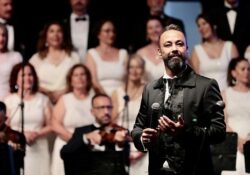 Aliağa Belediyesi Sanatevi TSM Korosu'ndan &apos;Unutulmaz Şarkılar'