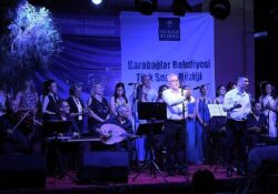 Karabağlar Belediyesi TSM Korosu'ndan renkli konser