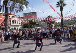 Çeşme Festivali “Akdeniz" temasıyla büyük bir coşkuyla başladı