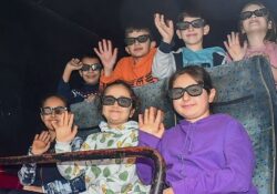 İzmir'de çocuklar 12D sinema keyfi yaşıyor