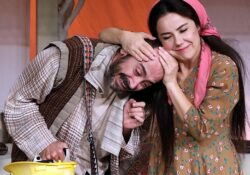 İstanbul Büyükşehir Belediyesi Şehir Tiyatroları en beğenilen oyunlarından Gül'e Ağıt'ı Tuzla seyircisiyle buluşturuyor