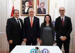 Türkiye'ye dönüş yapan Egeli akademisyen Dr. Günay Eşiyok, toksoplazmaya karşı attenüe aşı geliştirecek