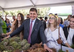 Başkan Tugay, Alaçatı Ot Festivali'nin açılışını yaptı