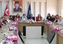 Cumhuriyet Halk Partisi  Aydın İl Kadın Kolları Başkanı Ayşe Özdemir  Özlem Çerçioğlu’na nezaket ziyaretinde bulundu