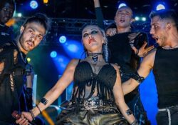 Çim Konserleri’nde Hande Yener sahne aldı